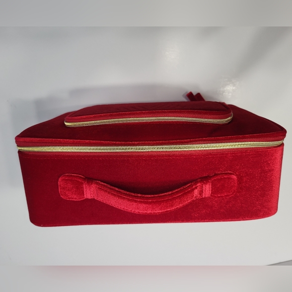 Estee Lauder Red Velvet Makeup Train Case 2023 Holiday Edition NEW - Picture 3 of 11